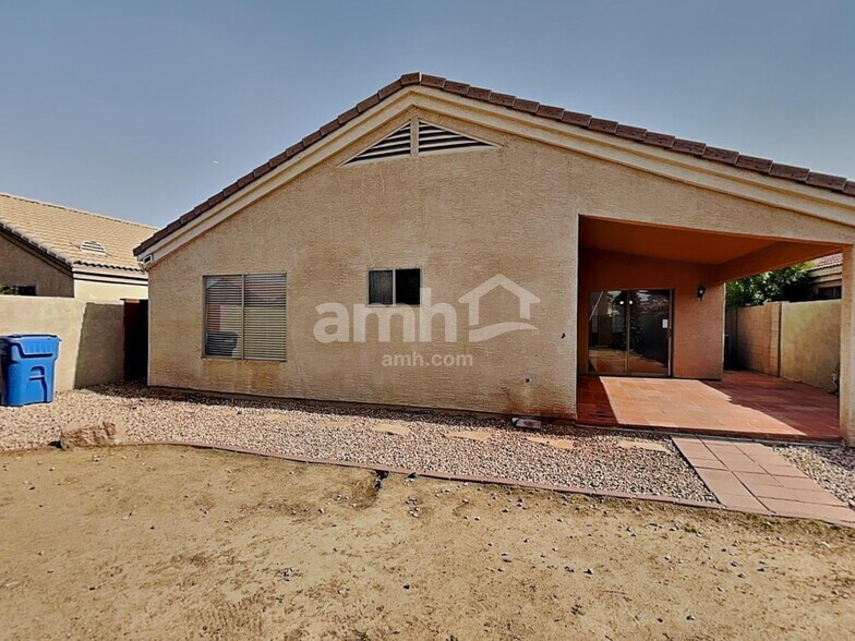 Building Photo - 9029 W Avalon Dr