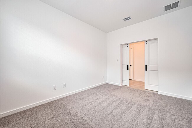 Building Photo - 2627 Clapbread Ln
