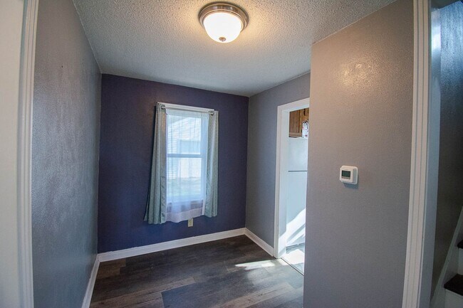 Building Photo - Fenced Yard, 2-Car Garage + Quiet Location!
