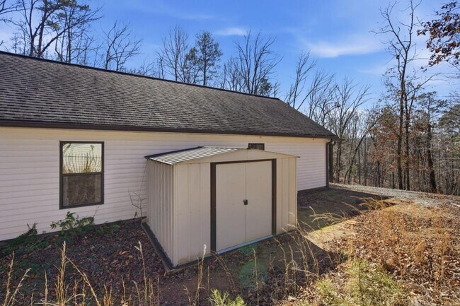 Building Photo - 7621 Maple Pl