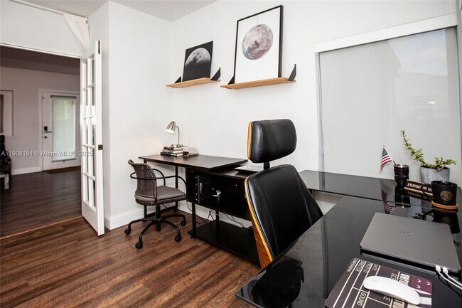 Building Photo - 1050 NW 46th St