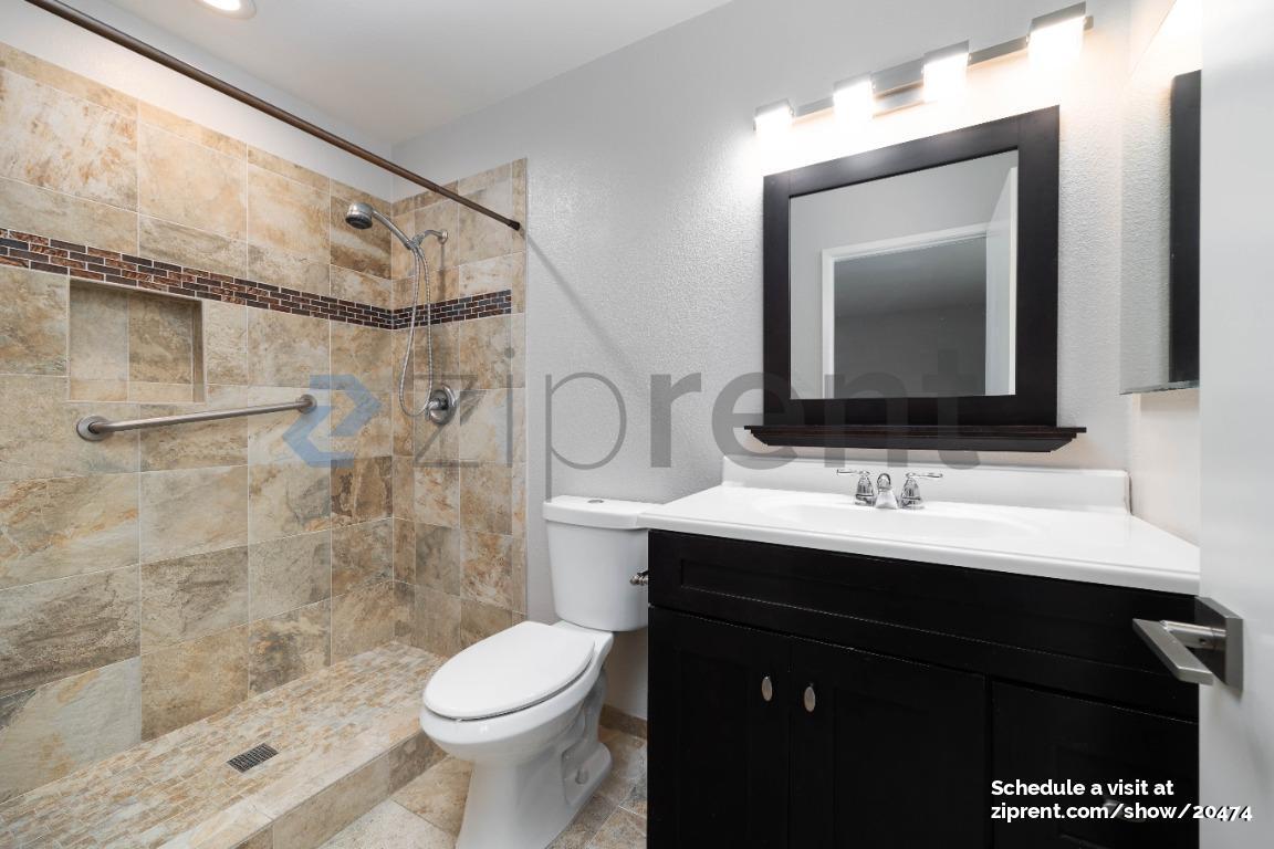 Building Photo - Unit 2