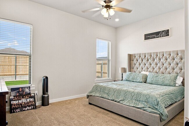 Building Photo - 10401 Pronghorn Rd