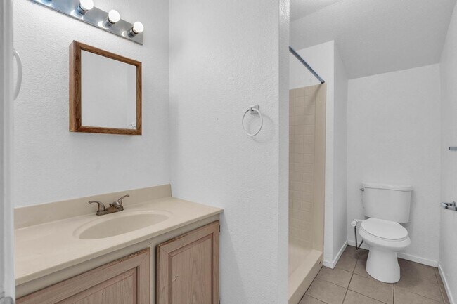 Building Photo - 5 bedrooms. Remodeled.Get ½ Off Your First Month’s Rent! Sign a lease and move in within 30 days—...