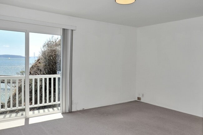 Building Photo - 2036 Paradise Dr