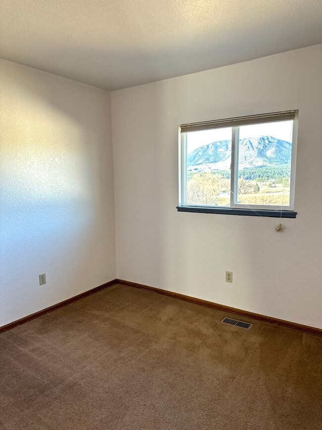 Building Photo - Newly Renovated Home 3 Bed 1 1/2 Bath 1-Car Garage on Century Place!