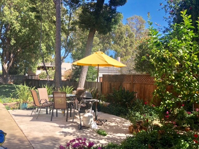 Courtyard - 977 El Camino Real