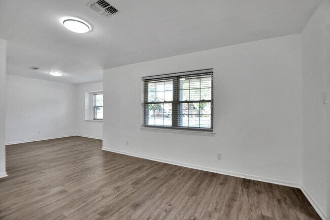 Building Photo - 10513 Moorberry Ln