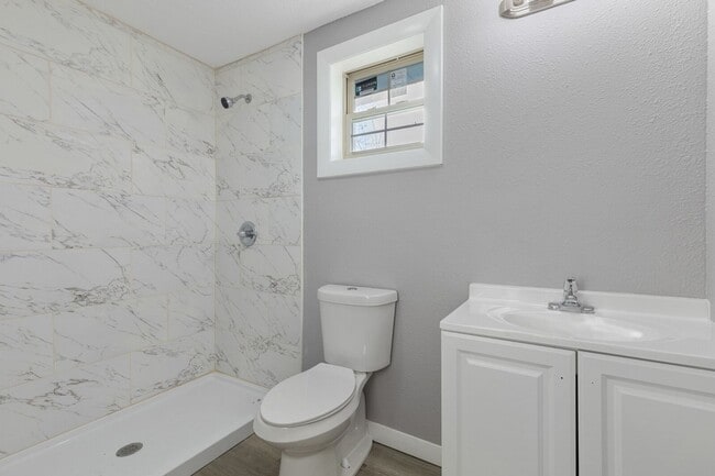 Building Photo - 3-Bedrooms and 2.5-Bathroom Duplex - Convenient Living Near Oak Cliff & Downtown Dallas