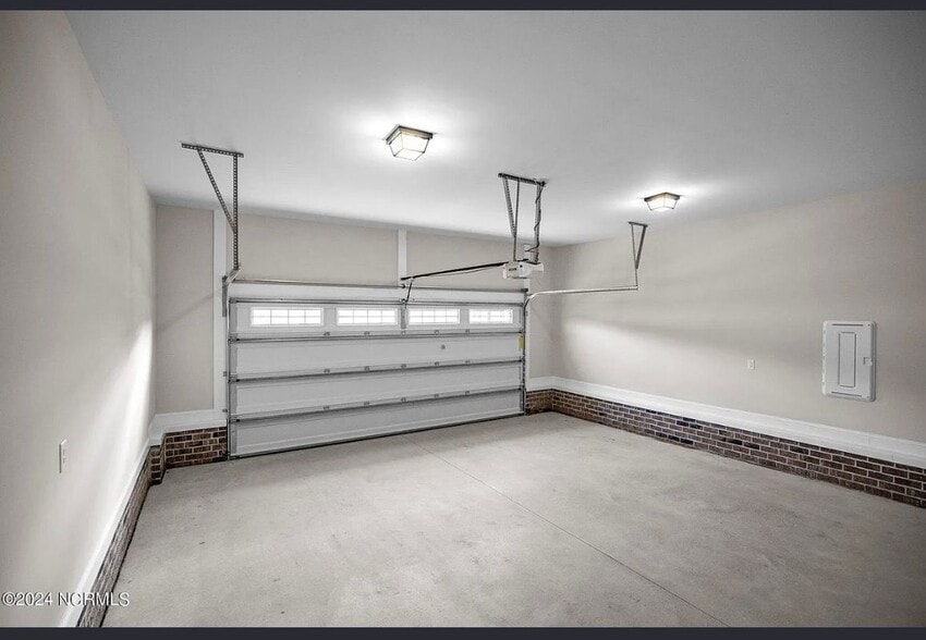 Building Photo - 2519 Dakota Dr