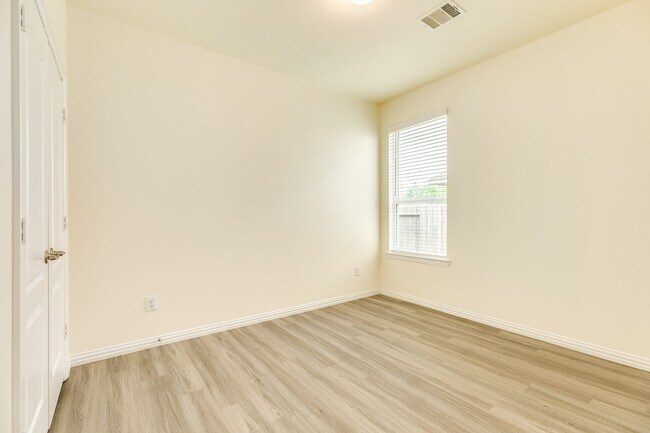 Building Photo - 1301 Scarlet Mountain Dr
