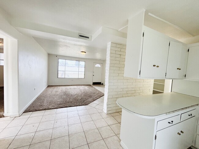 Building Photo - 13413 Minuteman Dr