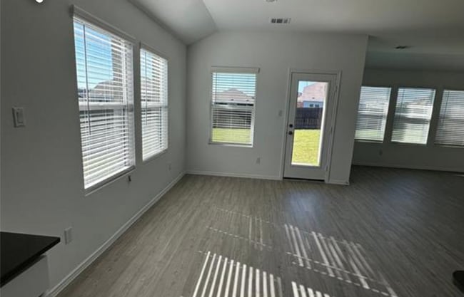 Building Photo - Room in House on Boggy Crk Rnch Rd