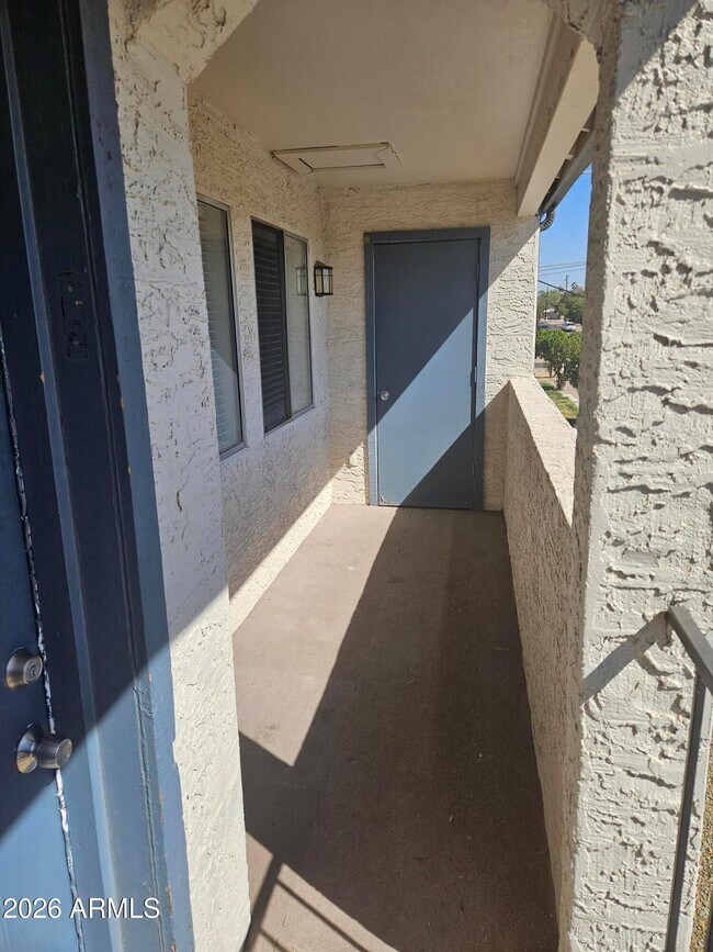 Building Photo - 3818 E Earll Dr