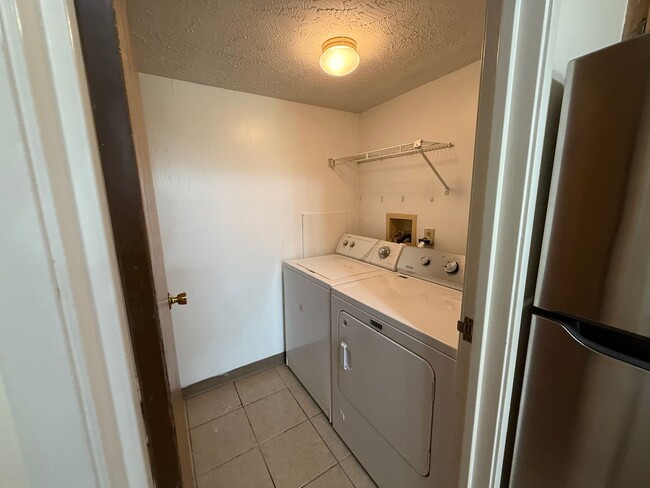 Building Photo - 2 Bedroom, 2 Bath Broadview Heights