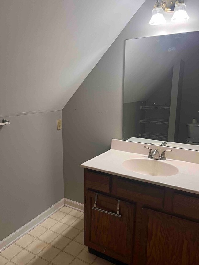 Building Photo - Knoxville 37918 - 2 bedroom, 2 bath townhome - Contact Susan Niedergeses (865)300-4722