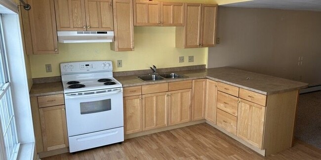 Building Photo - 208 Grove St