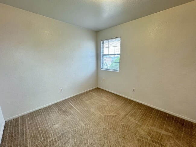 Building Photo - 1100 Leslie Cir