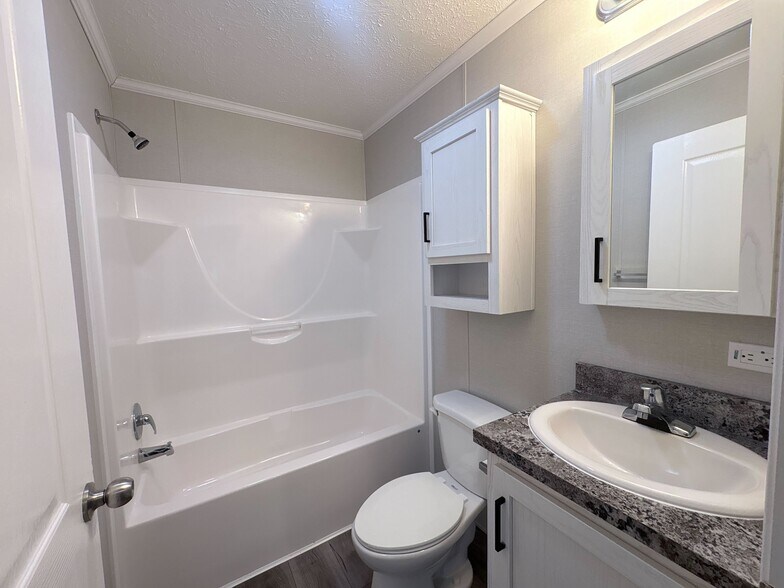 Building Photo - 10610 State Rte 762