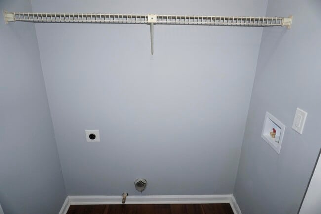 Building Photo - 5489 Park Pl