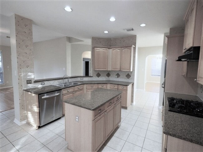 Building Photo - Desirable 4 bedroom home in BEAUTIFUL Steiner Ranch!