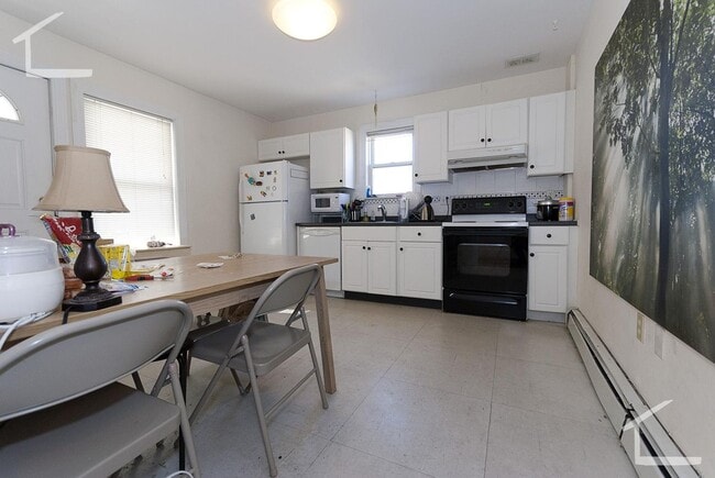 Building Photo - 67 Ashford St