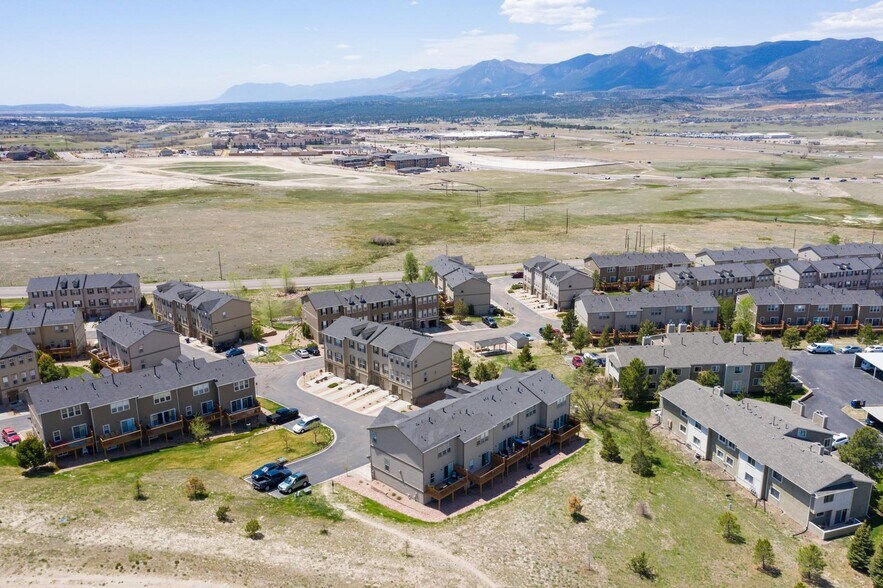 Building Photo - 1033 Burning Bush Pt