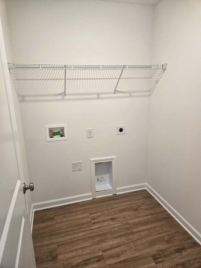 Building Photo - Welcome to your brand-new home in the Mall...