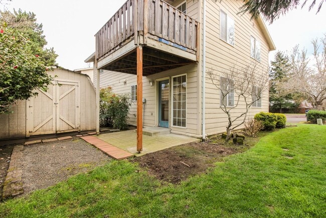 Building Photo - 2739 SW Jasmine Pl