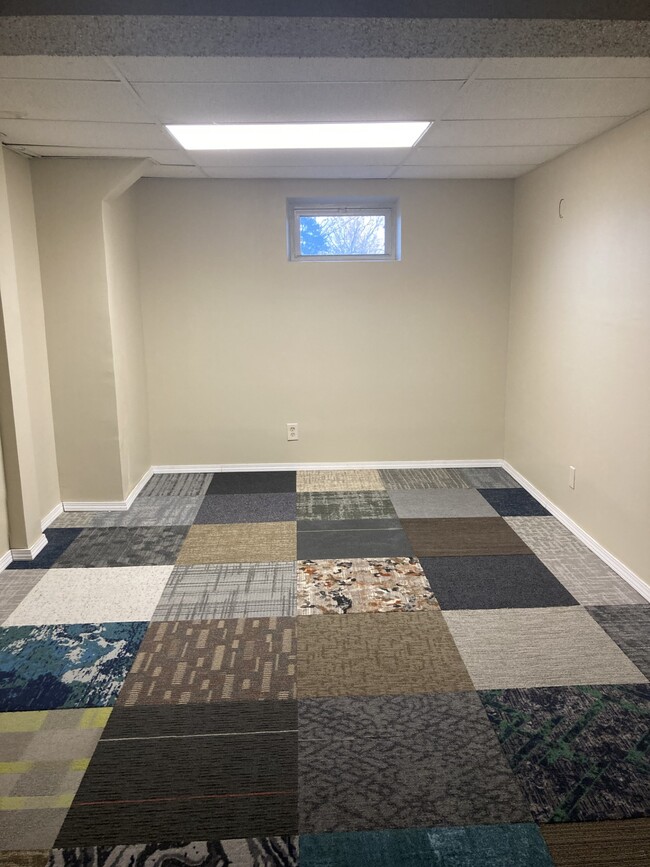 Bonus room with new carpet - 90 Clearview Dr