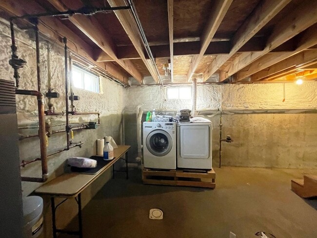 Building Photo - 3-4 Bedroom home in White River Junction