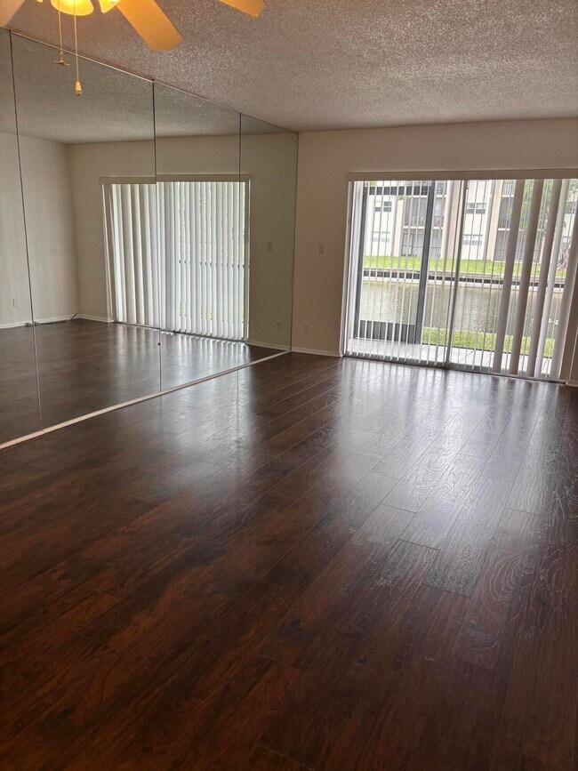 Building Photo - 8051 S Colony Cir