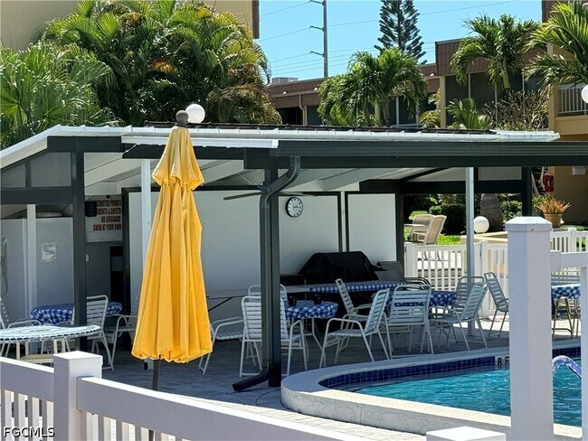 Building Photo - 1608 SE 28th Terrace