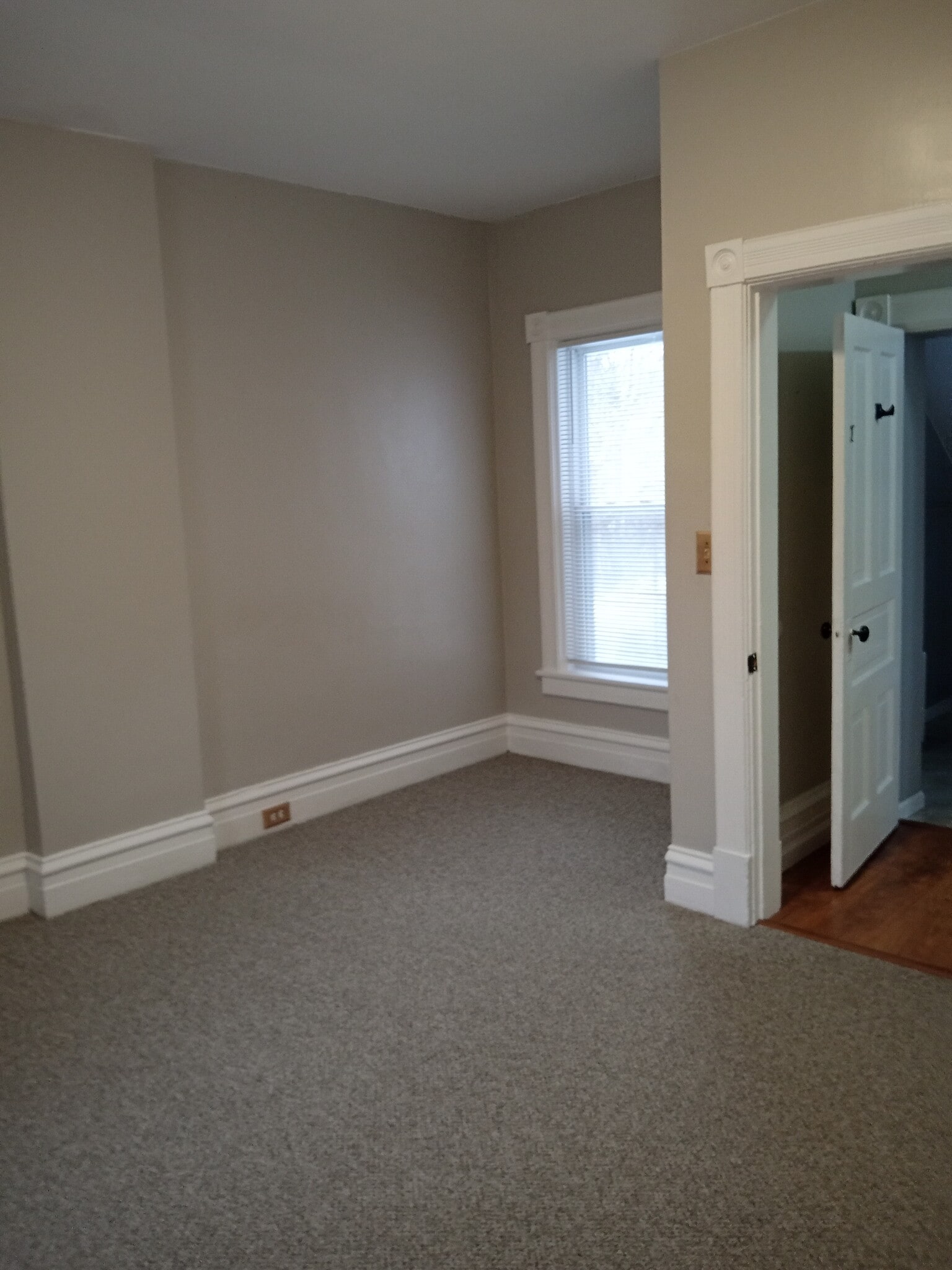 Building Photo - 1261 Bloomer Rd