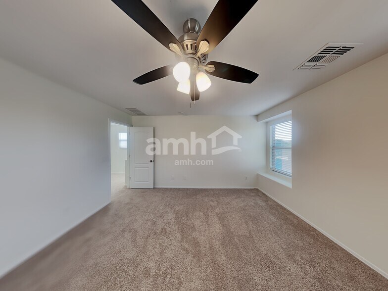 Building Photo - 2865 S Hansen Dr