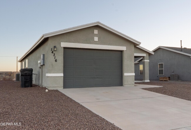 Building Photo - 14316 Paraiso Dr