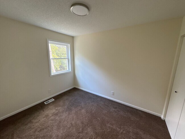 Building Photo - 3873 Fairmont Ave