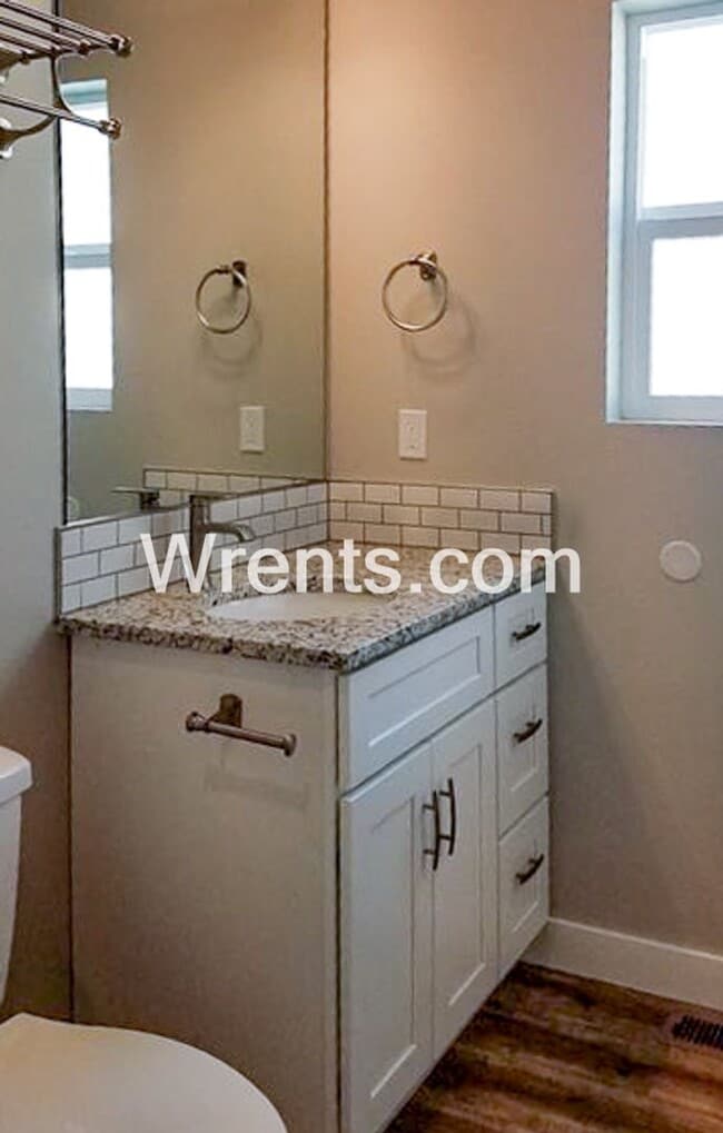 Building Photo - Beautiful Home By Esmeralda Golf Course Av...