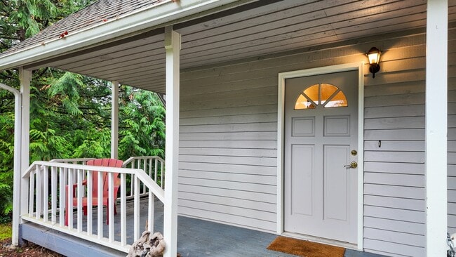Building Photo - Bright 3-Bed Bothell Home with Attached Garage, Cozy Fireplace, and Private Garden Oasis