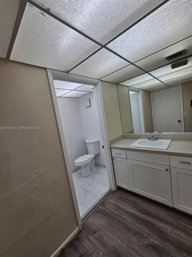Building Photo - 10825 SW 112th Ave