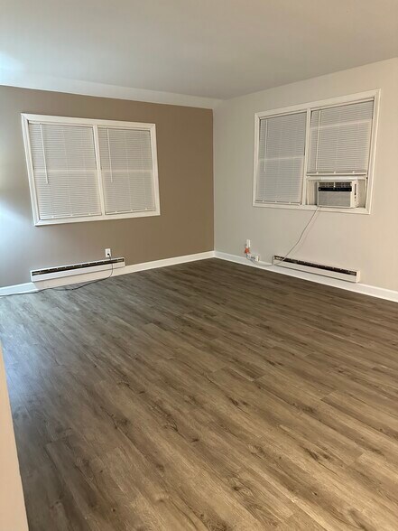 Building Photo - 226 Maple St