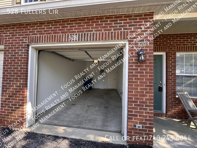 Building Photo - 528 Fuller's Cir
