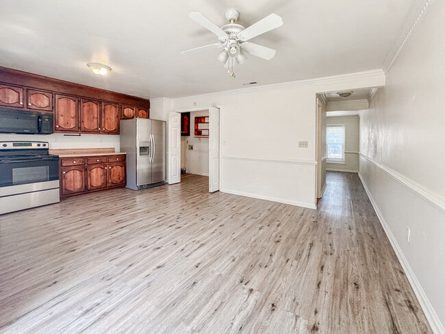 Building Photo - Charming 3 Bedroom, 1.5 Bathroom Townhome in Kempsville