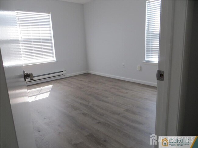 Building Photo - 631 Madison Dr