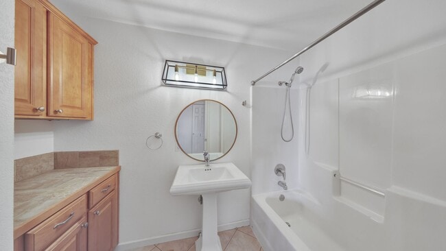Building Photo - 2 Bed 2 Bath - Windjammer Park - Dog per Approval - NAS Whidbey