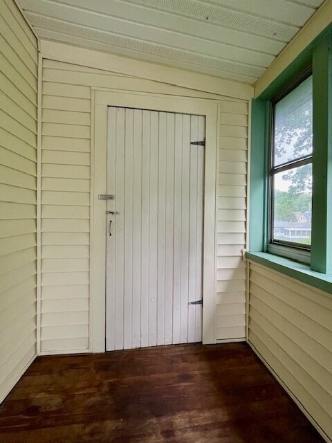 Building Photo - 209 Sterling St