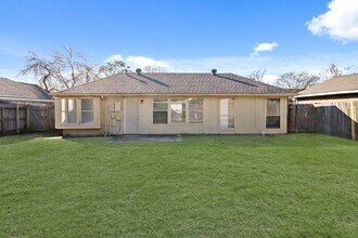 Building Photo - 16885 Blue Jay St