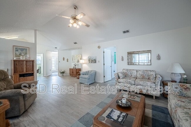 Building Photo - 6042 Seagull Ln