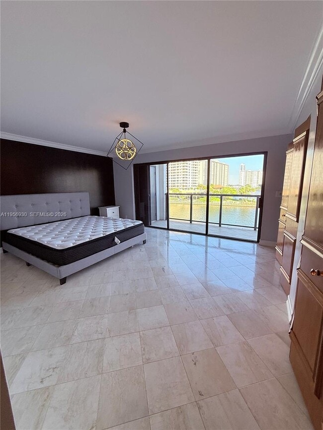 Building Photo - 4000 NE 168th St