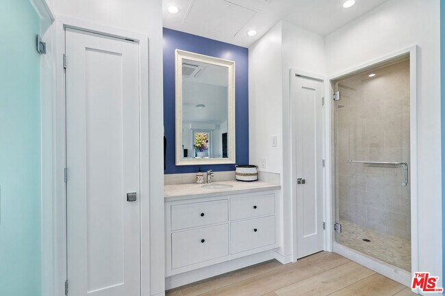 Building Photo - 6817 Seawatch Ln